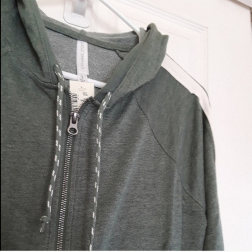 Aeropostale Womens Zippered Hoodie Size Medium Green Lightweight Nwt - Picture 2 of 4